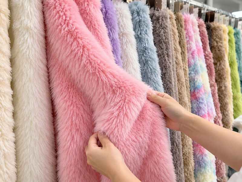 73-3Ewin toys Faux Fur & Rabbit-Style Plush
