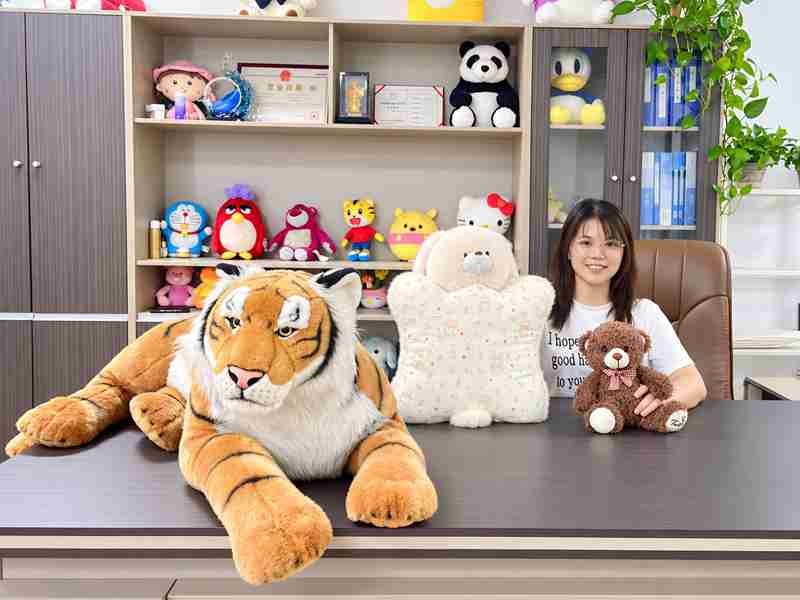 01 Ewintoys Real Factory Office