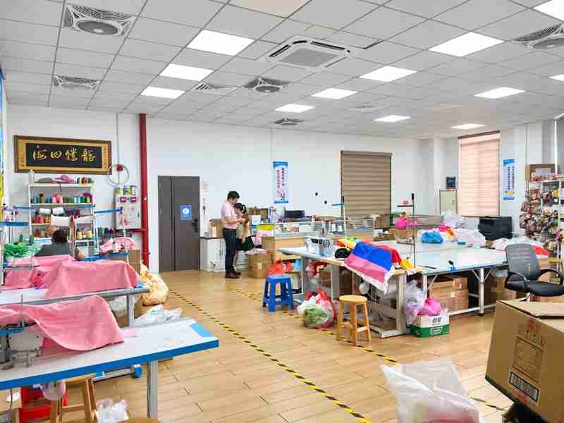 05 Ewintoys Real Factory Sample room