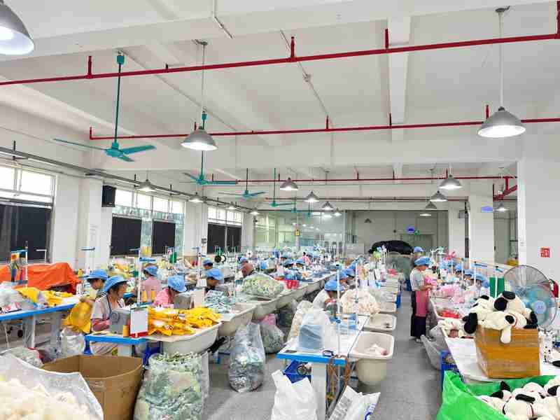 19 Ewintoys Real Factory Sewing and Assembly 01