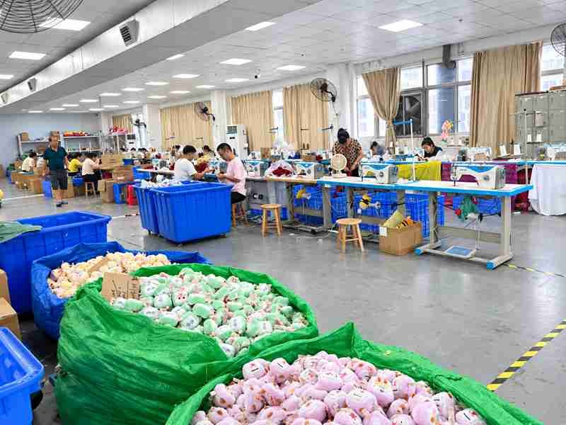 19 Ewintoys Real Factory Sewing and Assembly 03