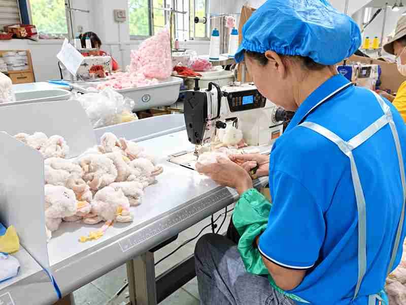 19 Ewintoys Real Factory Sewing and Assembly